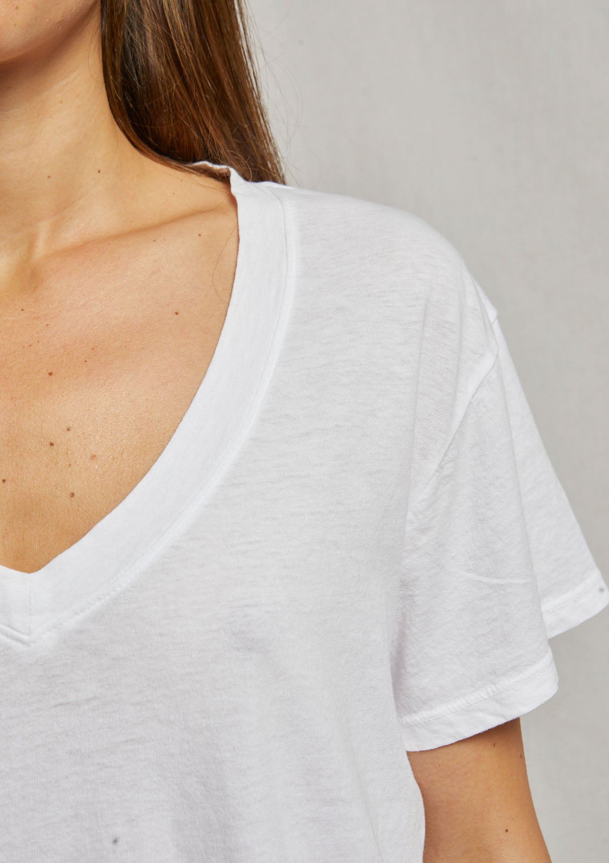 Perfect White Tee Hendrix Basic V Neck – Khlassik