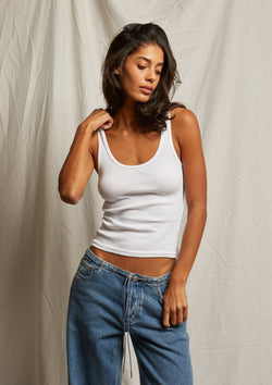 Perfect White Tee Mia