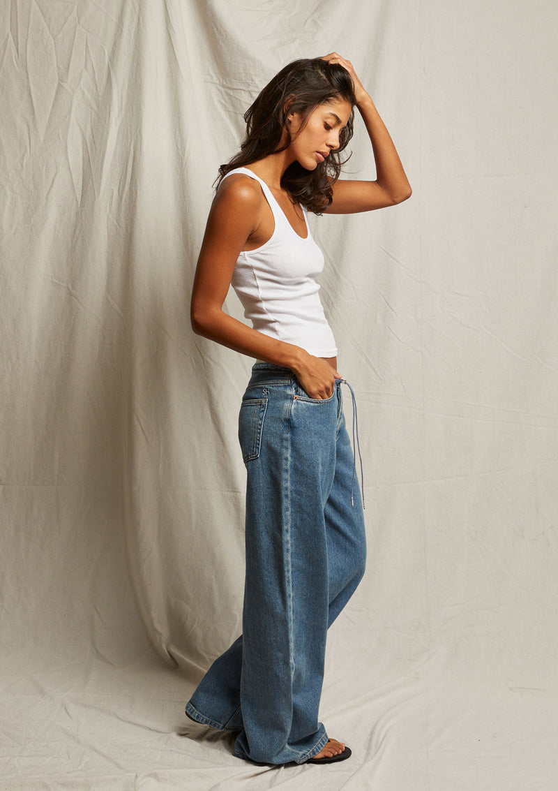 Perfect White Tee Mia
