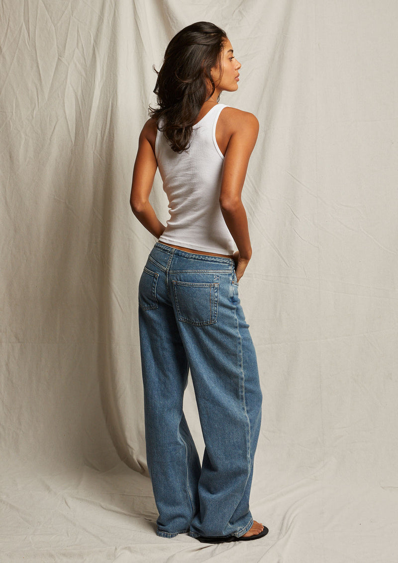 Perfect White Tee Mia