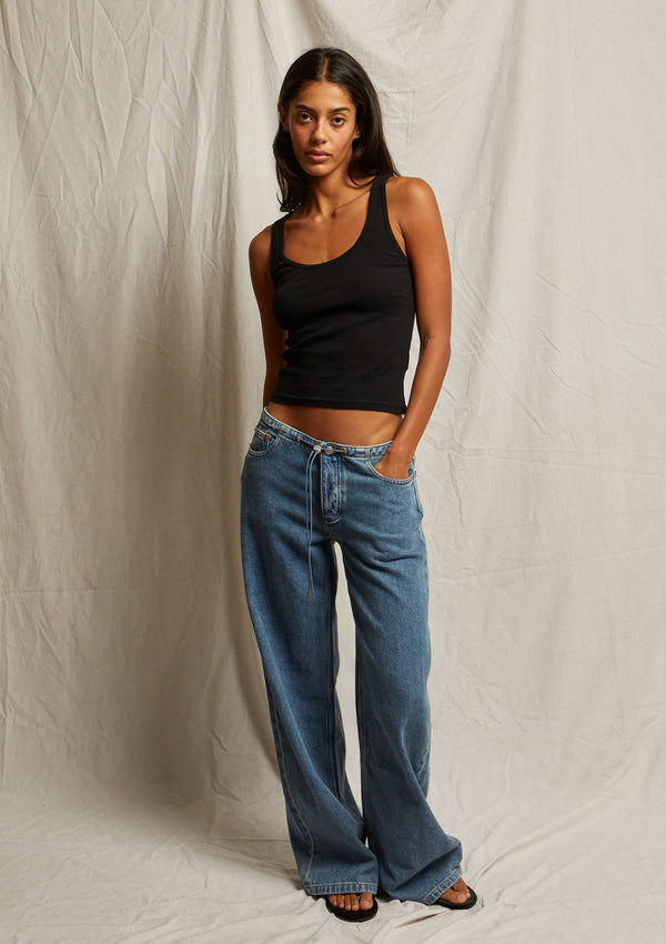 Perfect White Tee Mia