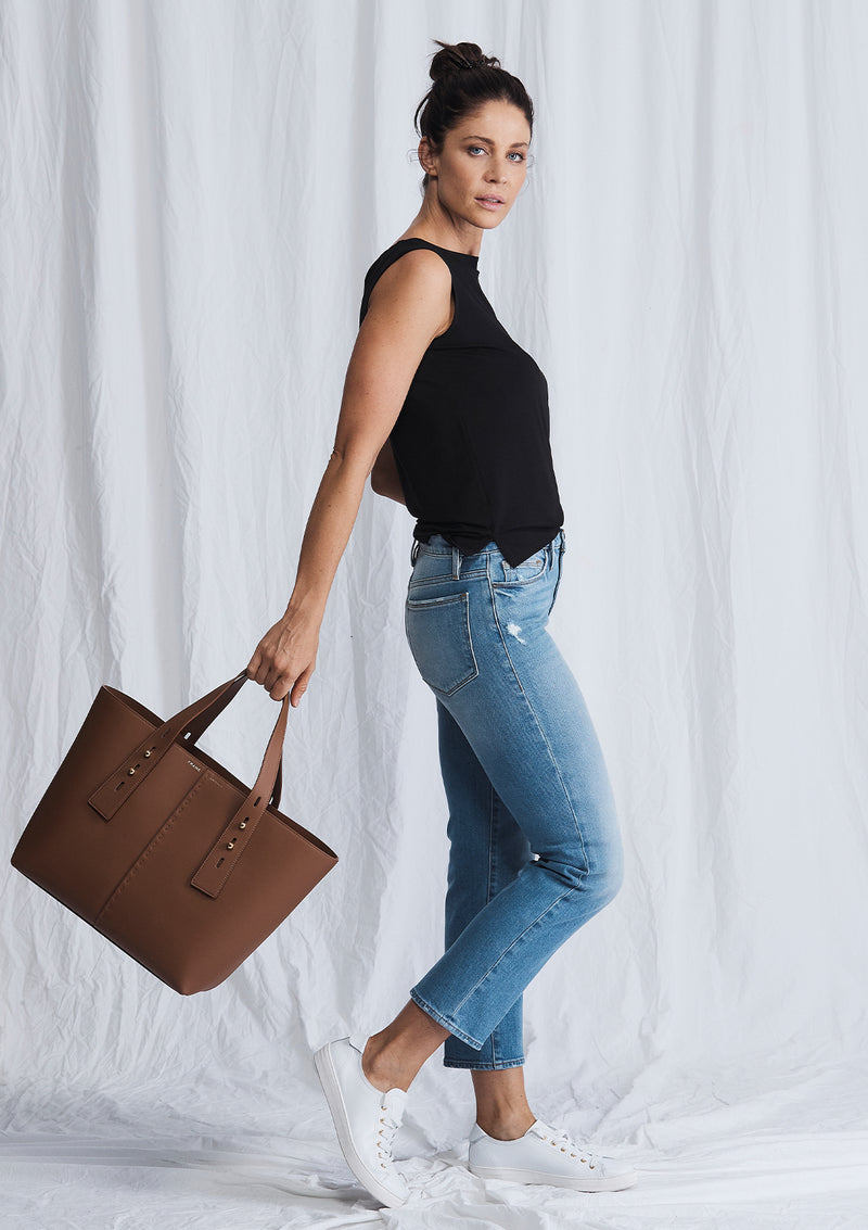 FRAME Le Nouveau Straight Jeans