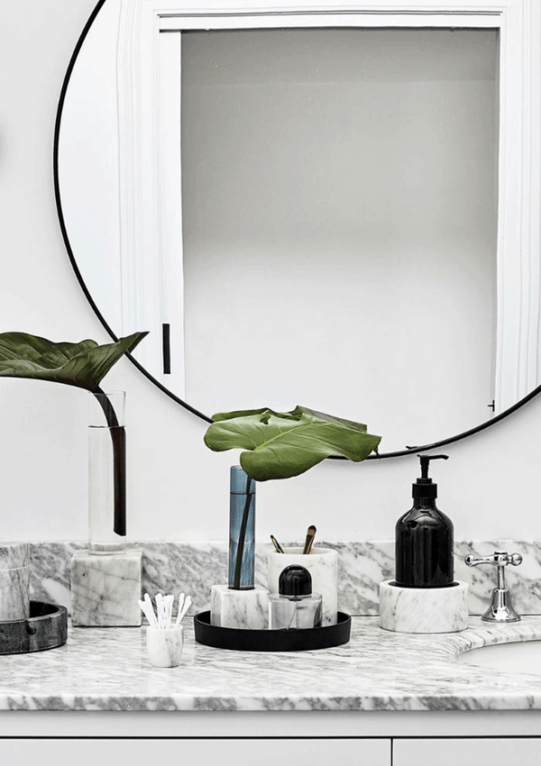 Marble Basics Black Round Nesting Tray