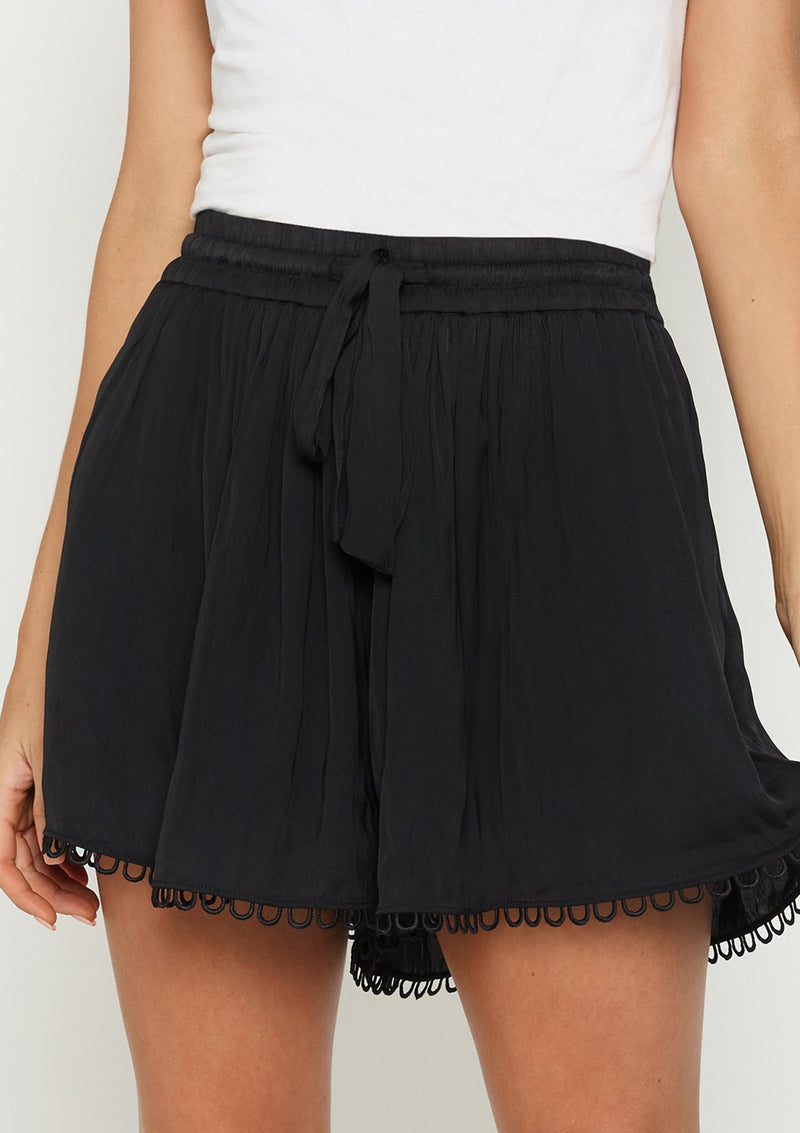 Luxe Deluxe Look Twice Rouleau Trim Short