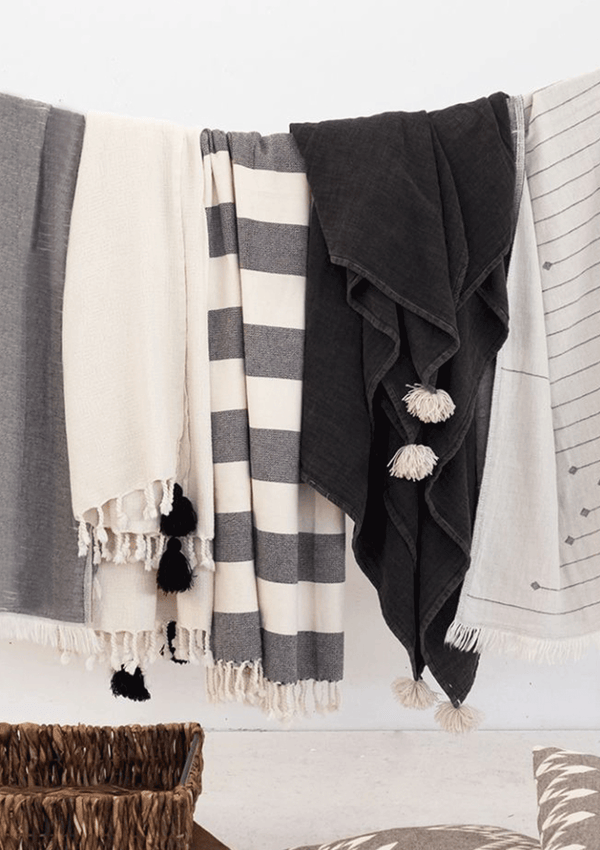 SAARDÈ Natural Basket Weave Throw w Tassels